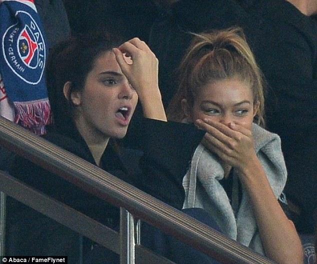Kendall Jenner dan Gigi Hadid nonton PSG main Copyright: Daily Mail