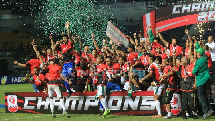 Persebaya Juara Liga 2 Copyright: INDOSPORT/Arif Rahman