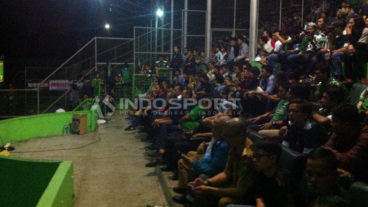 Suasana Nobar PSMS di Stadion Teladan. Copyright: INDOSPORT/Kesuma Ramadhan