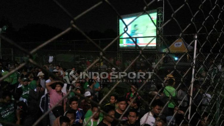 Suasana Nobar PSMS di Stadion Teladan. Copyright: INDOSPORT/Kesuma Ramadhan