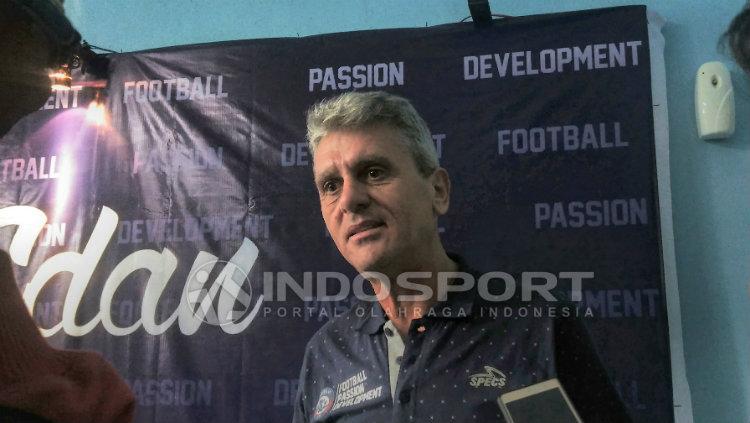 Staf pelati baru Arema FC, Dusan Momcilovic Copyright: INDOSPORT/Ian Setiawan