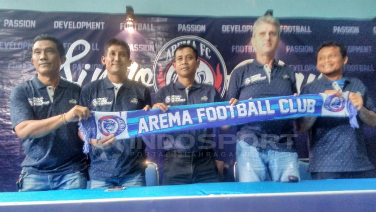Tim kepelatihan baru Arema FC. - INDOSPORT