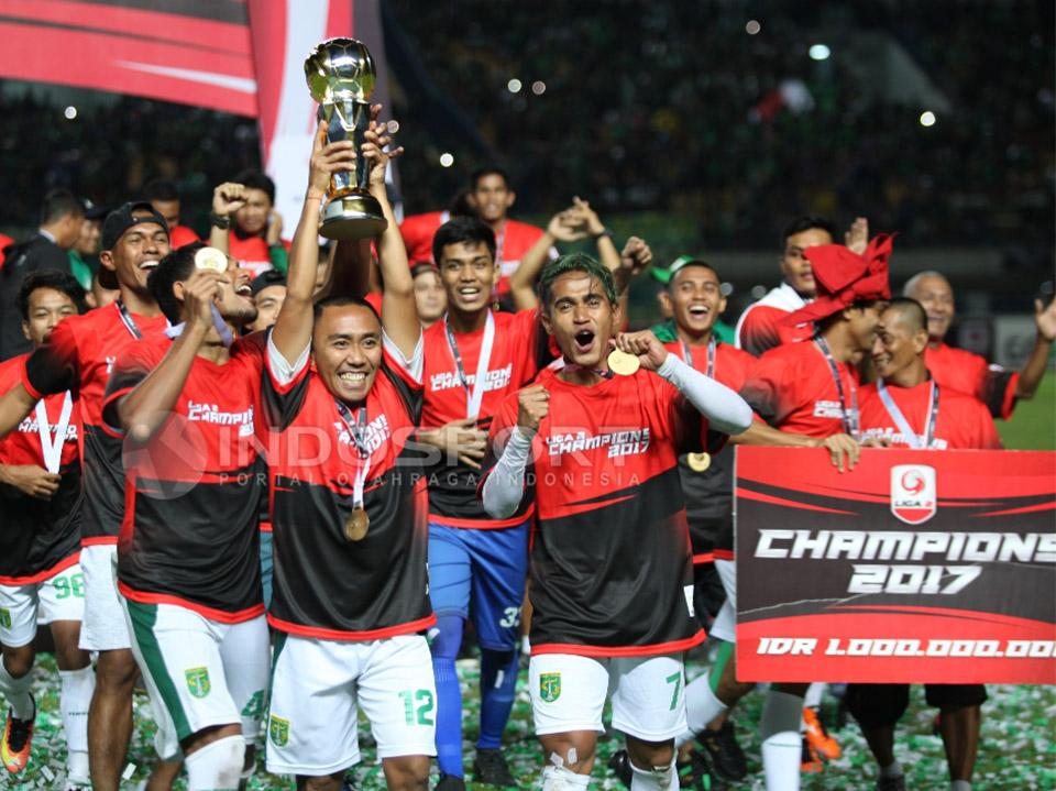 Champions Persebaya Surabaya Copyright: Herry Ibrahim/Indosport.com