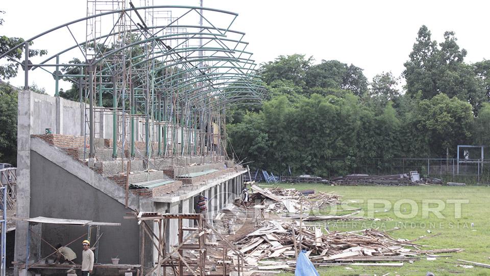 Renovasi Stadion Merpati, Depok Copyright: Wildan Hamdani/Indosport.com