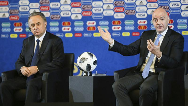 Gianni Infantino, Presiden FIFA (kanan) bersama Wakil PM Rusia, Vitaly Mutko (kiri).