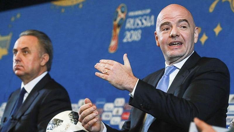 Gianni Infantino, Presiden FIFA (kanan) bersama Wakil PM Rusia, Vitaly Mutko (kiri).