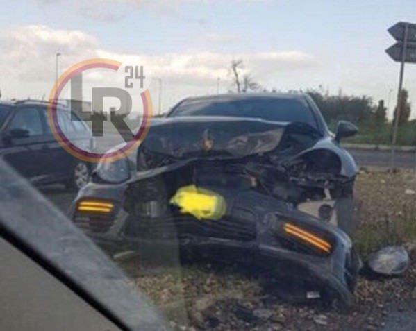 Kondisi mobil Perotti usai mengalami kecelakaan Copyright: Internet : https://cdns.klimg.com/bola.net/library/upload/13/2017/12/1_7567c25.jpg