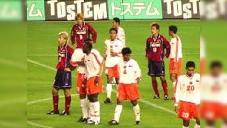 Persija Jakarta saat melawan Kashima pada tahun 200/2001. Copyright: Istimewa