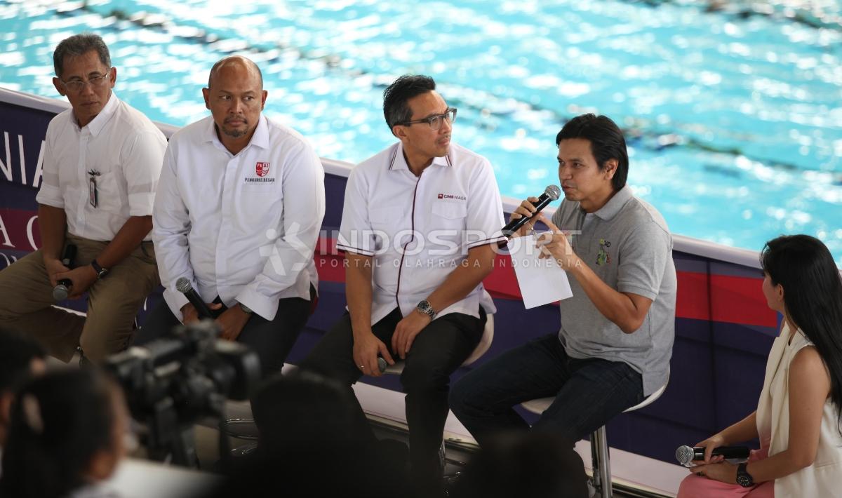 Ki-ka: Direktur Pembangunan dan Pengembangan Usaha PPKGBK Gatot Tetuko, Waketum PB PRSI Harlin Rahardjo, Presiden Direktur CiMB Niaga Tigor Siahaan, dan Kabid Bin Pres PB PRSI Wisnu Wardhan pada acara jumpa pers Indonesia Open Aquatics Chamopionship 2017. Copyright: Herry Ibrahim/INDOSPORT