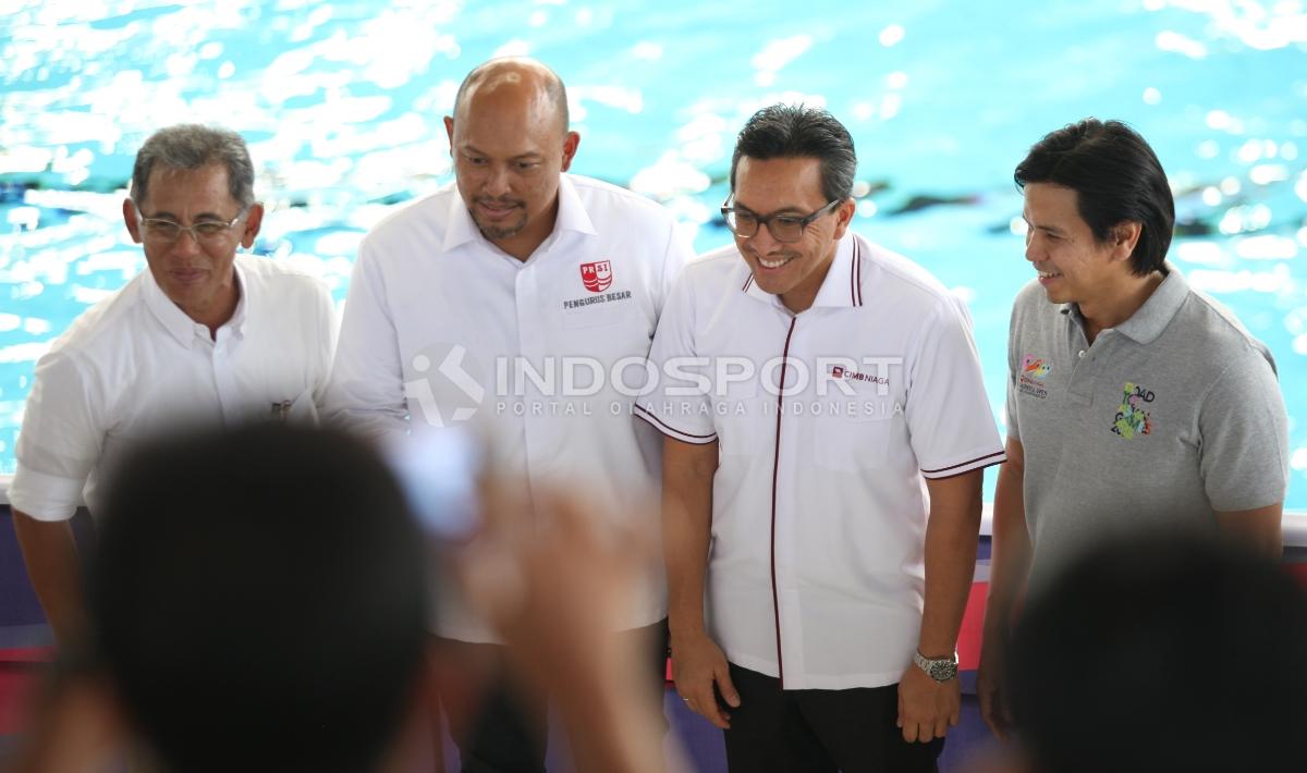 Ki-ka: Direktur Pembangunan dan Pengembangan Usaha PPKGBK Gatot Tetuko, Waketum PB PRSI Harlin Rahardjo, Presiden Direktur CiMB Niaga Tigor Siahaan, dan Kabid Bin Pres PB PRSI Wisnu Wardhan pada acara jumpa pers Indonesia Open Aquatics Chamopionship 2017. Copyright: Herry Ibrahim/INDOSPORT