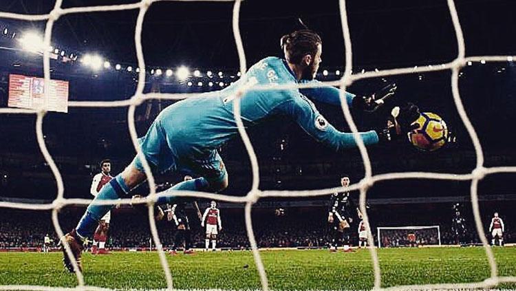 David De Gea  saat melakukan penyelamatan melawna Arsenal. Copyright: Instagram/David De Gea