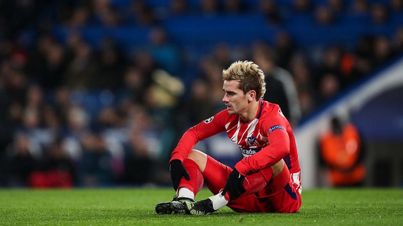 Antoine Griezmann pasrah pasca timnya gagal lolos dari penyisihan Grup Liga Champions. Copyright: INDOSPORT