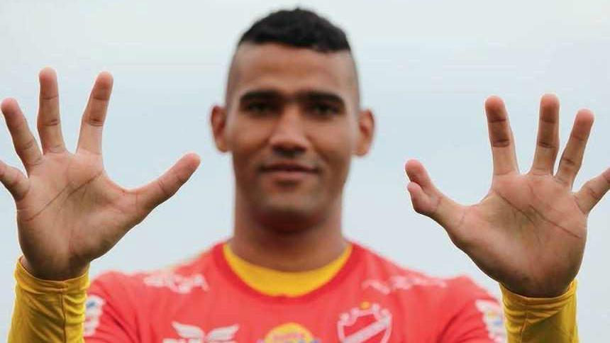 Edson Lisboa, pesepakbola Brasil dengan sebelas jari
