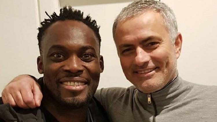 Michael Essien bertemu Jose Mourinho usai laga Manchester United vs CSKA Moskow. Copyright: Instagram.com/iam_ess