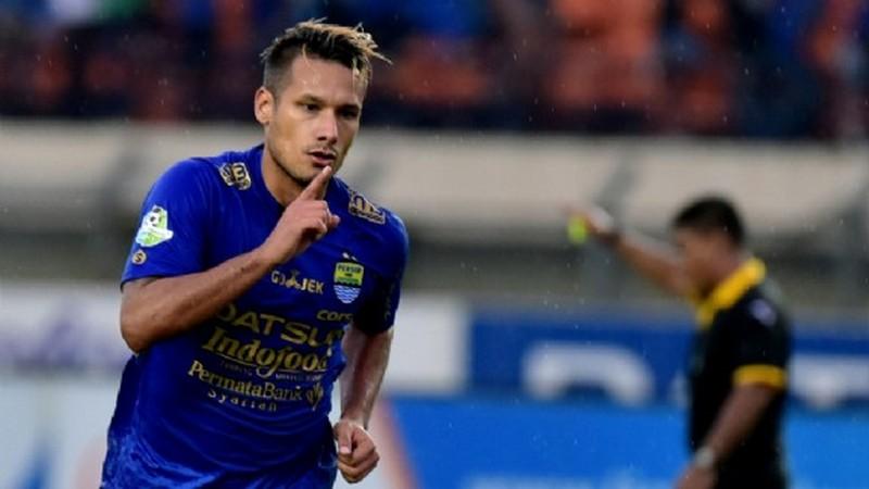 Raphael Maitimo, gelandang Persib Bandung.