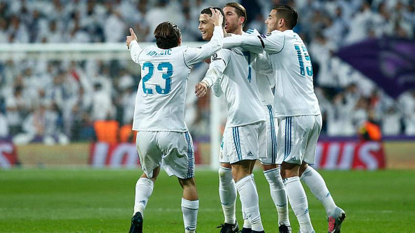 Skuat Real Madrid merayakan gol Ronaldo ke gawang Dortmund. Copyright: INDOSPORT