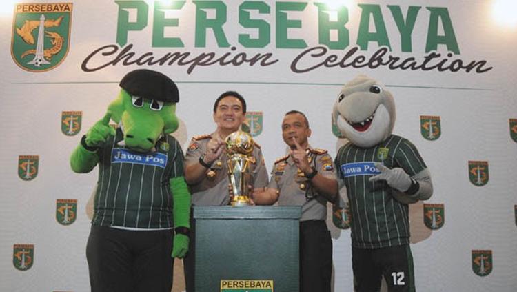 Kapolrestabes Surabaya Kombespol, Rudi Setiawan dan Kombespol M Iqbal di perayaan Champions Celebration di Hotel Shangri-La Surabaya. Copyright: ANDY SATRIA/RADAR SURABAYA