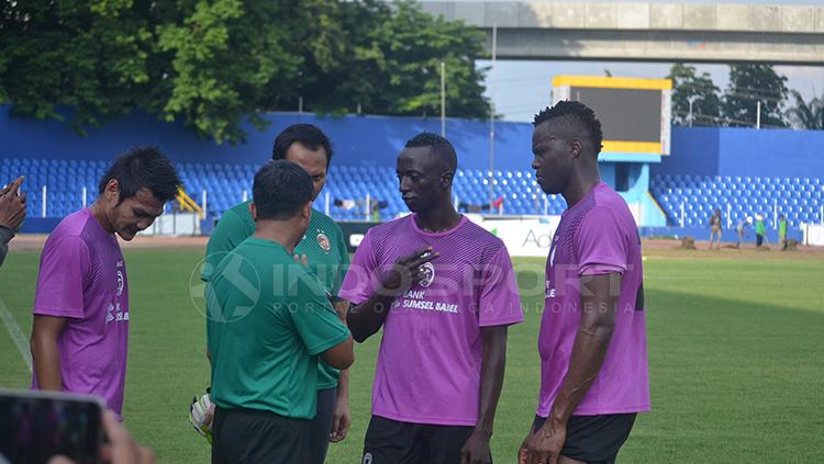 Makan Konate jalani latihan bersama Sriwijaya FC.