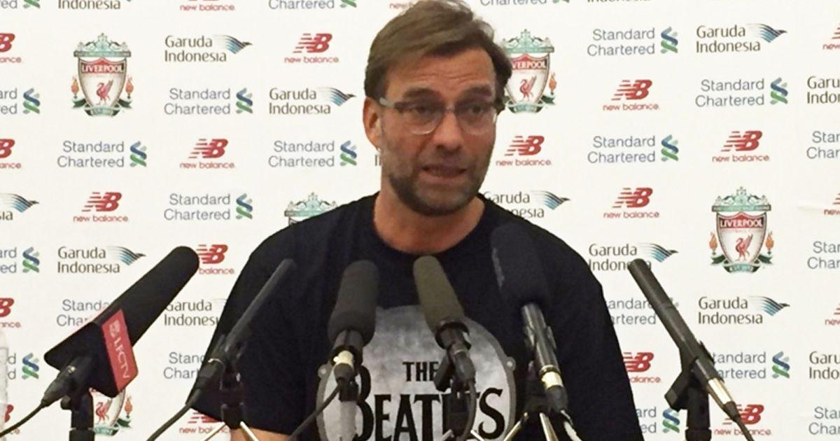 Jurgen Klopp pakai Kaos The Beatles Copyright: daily mirror