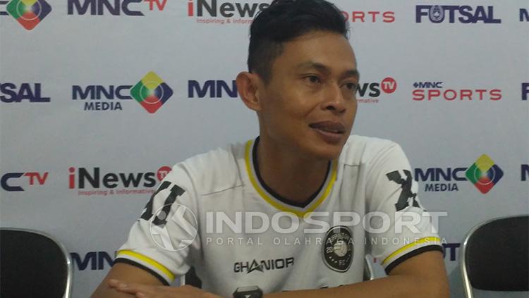 Pelatih AXM Manado, Aulia Rahman. Copyright: Indosport/Petrus Manus Da Yerimon