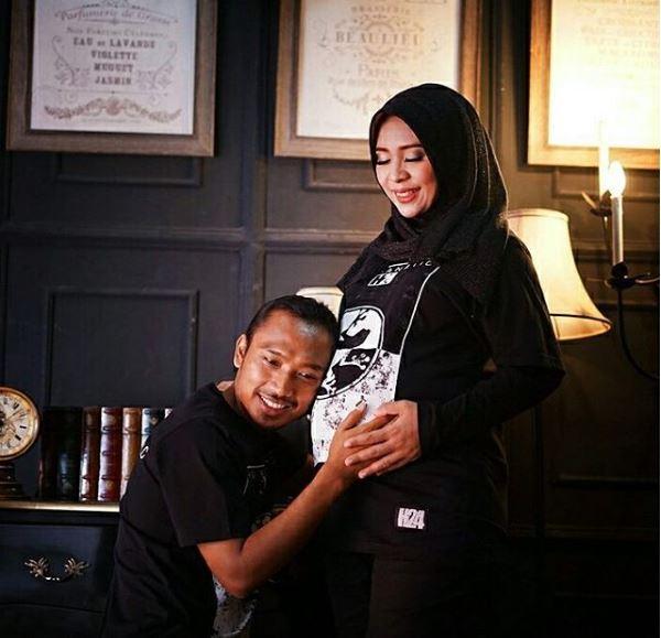 Hariono dan istrinya tengah menunggu kelahiran anak pertamanya Copyright: Instagram/fianitasts