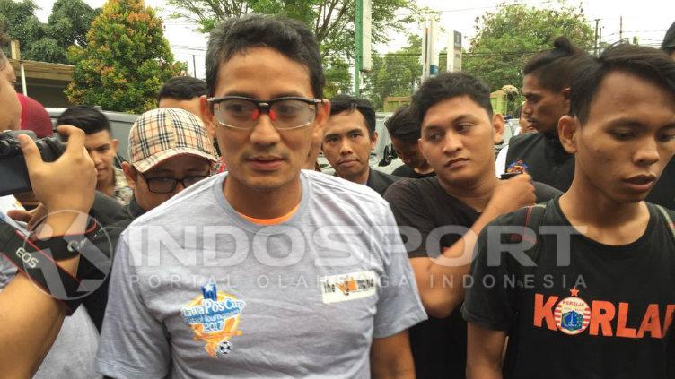 Wagub DKI, Sandiaga Uno di tengah-tengah turnamen futsal di Ciputat.
