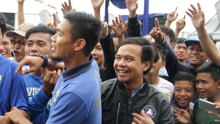 Bobotoh dan masyarakat antusias menyambut pelatih baru Persib Bandung.