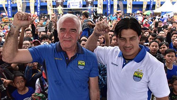 Mario Gomez dan Fernando Soler tiba di Bandung, Jawa Barat.