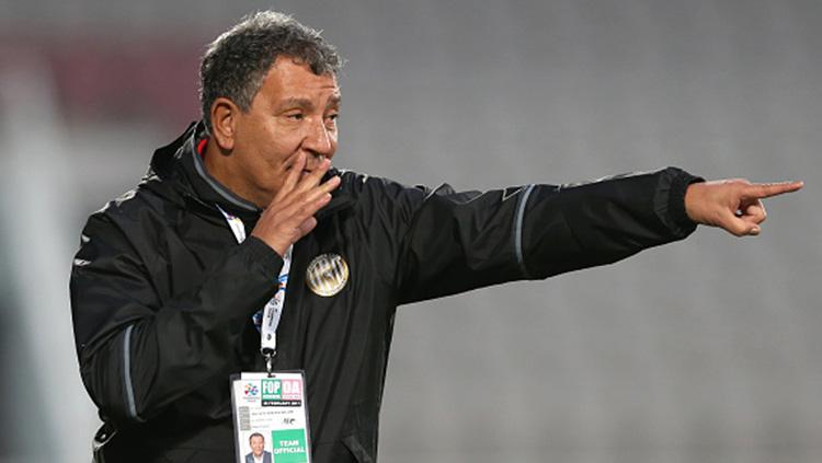 Pelatih Al-Jazira Club, Henk ten Cate.
