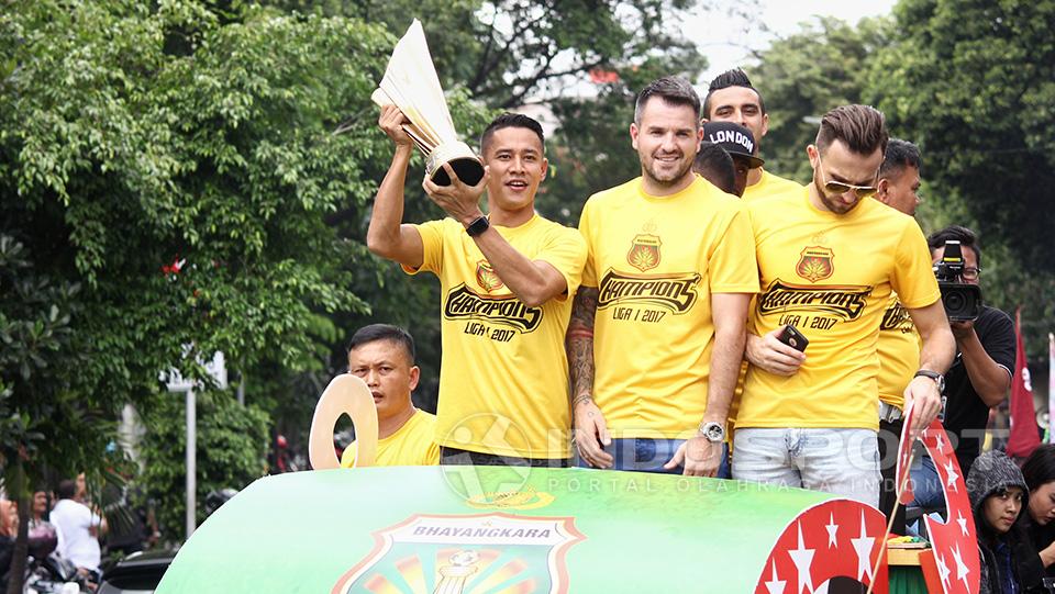 Arak-arakan Bhayangkara FC Copyright: Wildan Hamdani/Indosport.com