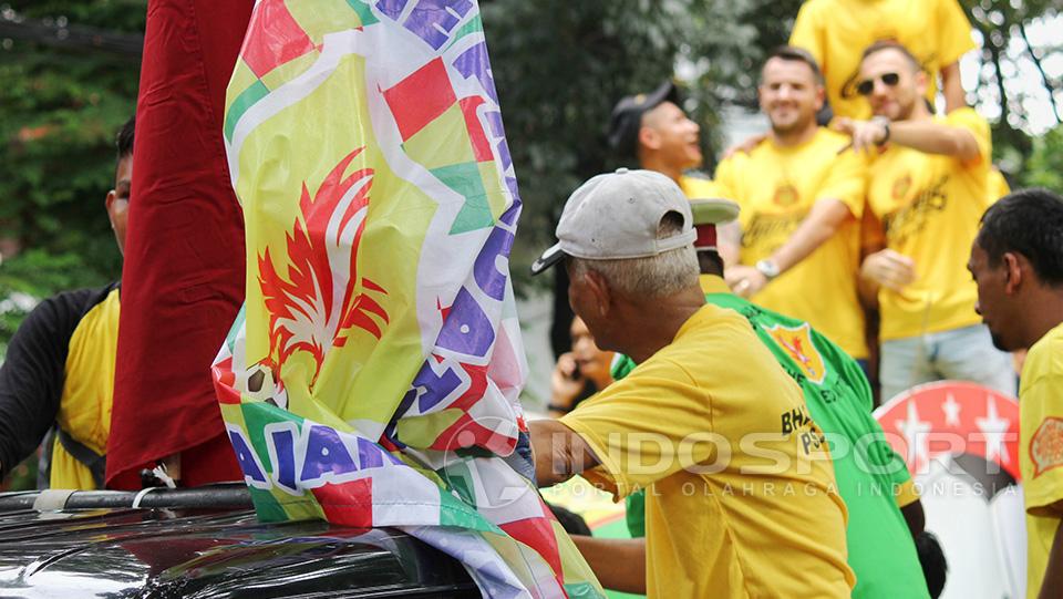 Kemeriahan arak-arakan gelar juara Bhayangkara FC.