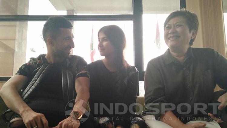 Manuchekhr Dzhalilov, Muhabbat Gulova dan sang agen Dr Ratna Mustika Copyright: INDOSPORT/Muhammad Effendi