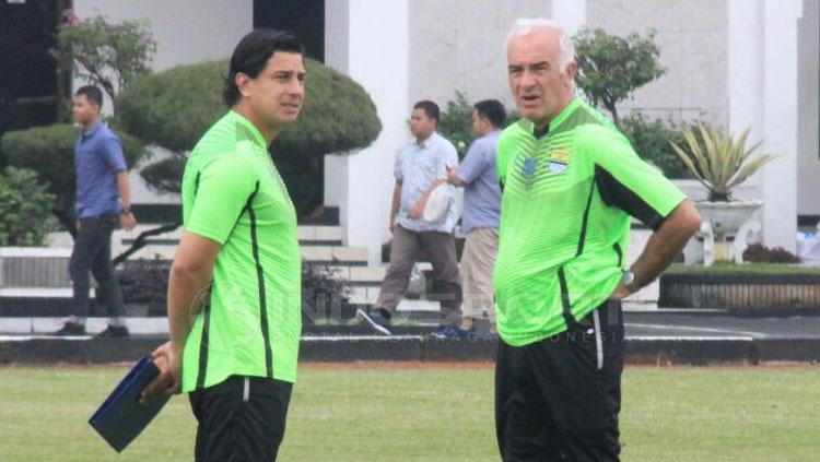 Mario Gomez dan Fernando Soler saat jalani latihan persana bersama Persib Bandung. Copyright: Arif Rahman/INDOSPORT