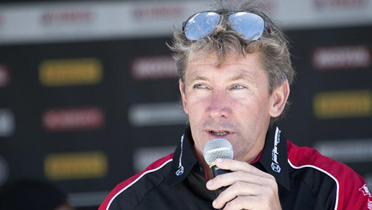 Troy Bayliss saat dalam berpidato. Copyright: INDOSPORT