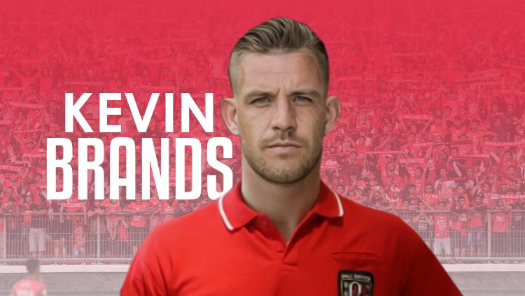 Ilsutrasi Kevin Brands mengenakan jersey Bali United.