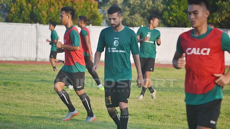 Manuchekhr Dzhalilov mengikuti latihan perdana bersama Sriwijaya FC di lapangan Venue Atletik Jakabaring Sport City. Copyright: Muhammad Effendi/INDOSPORT