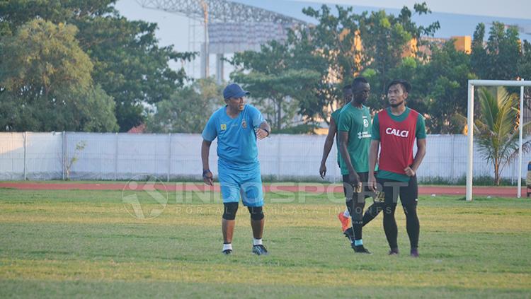 Rahmad Darmawan bimbing latihan perdana bersama Sriwijaya FC. Copyright: Muhammad Effendi/INDOSPORT