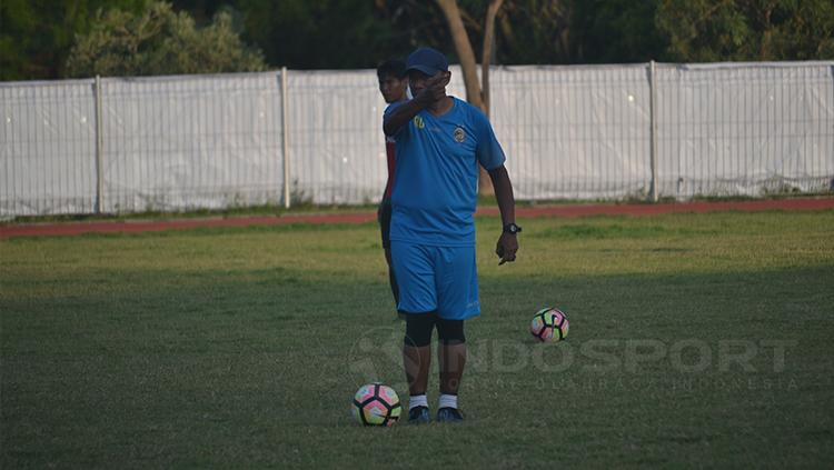 Rahmad Darmawan memimpin latihan Sriwijaya FC. Copyright: Muhammad Effendi/INDOSPORT