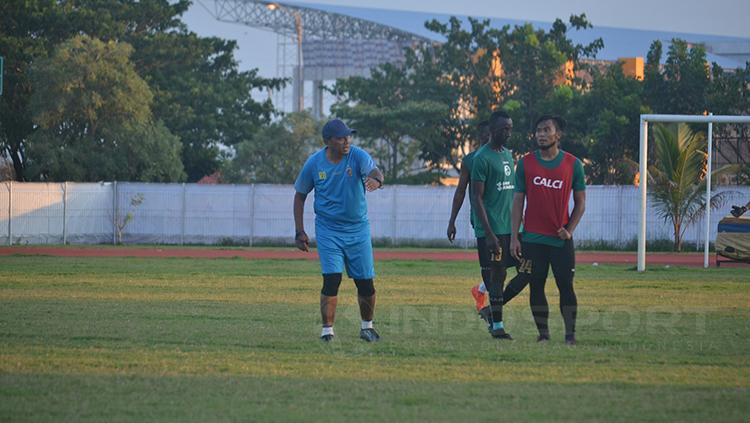 Rahmad Darmawan memimpin latihan Sriwijaya FC. Copyright: Muhammad Effendi/INDOSPORT