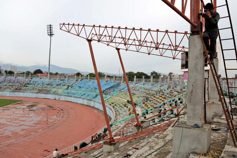Stadion Dasarath Rangasala, rusak pada saat gempa 2015 Copyright: internet