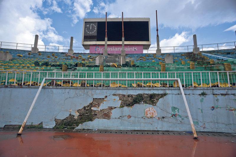 Stadion Dasarath Rangasala, rusak pada saat gempa 2015 Copyright: internet
