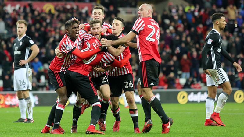 Skuat Sunderland merayakan kemenangan mereka atas Fulham di depan pendukungnya sendiri. - INDOSPORT