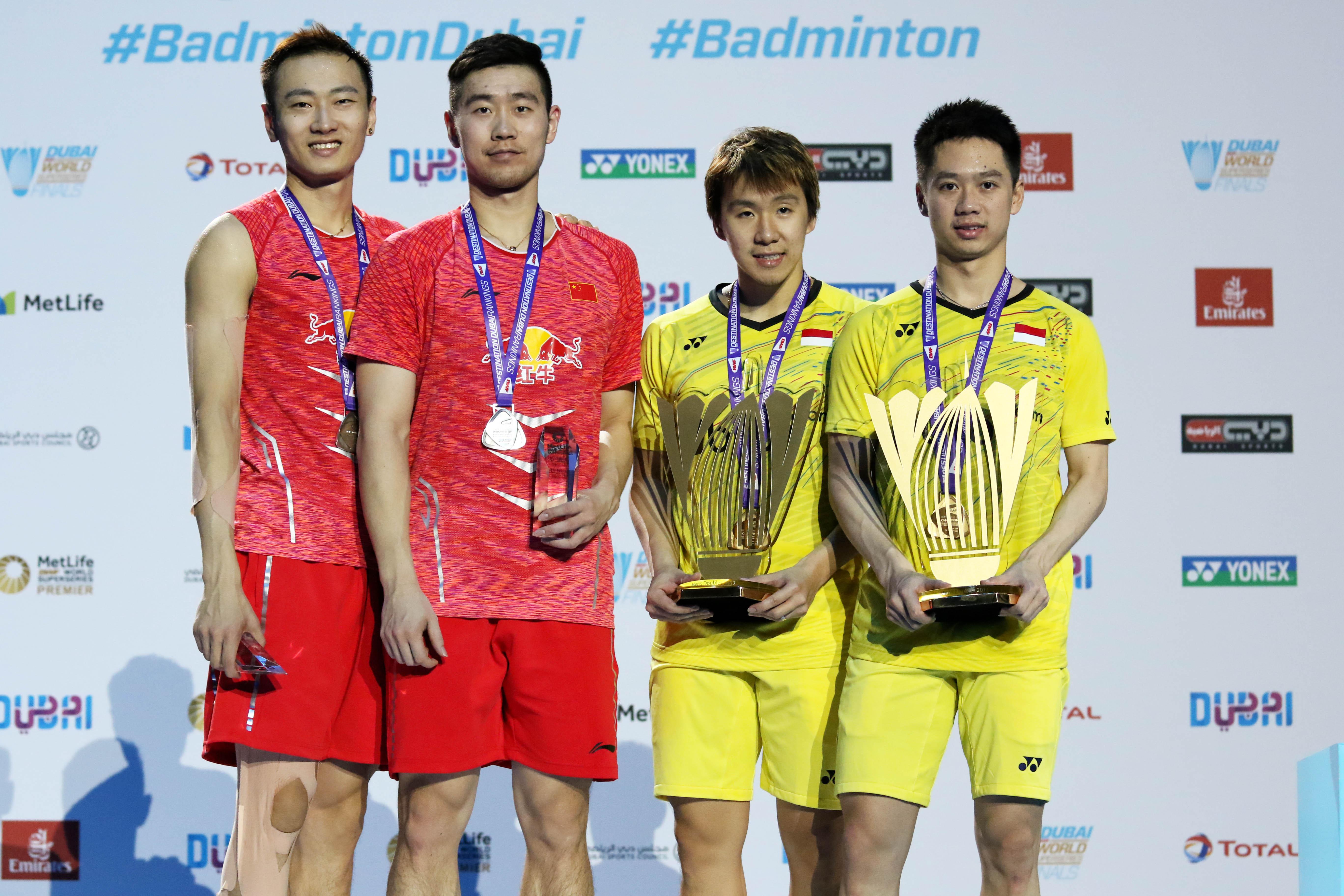 Kevin/Marcus saat memegang medali emas BWF Super Series Finals 2017. Copyright: Humas PBSI