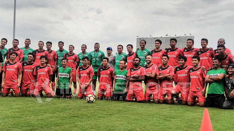 Skuat Madura United. Copyright: INDOSPORT/Ian Setiawan