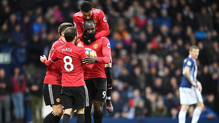 Aksi selebrasi pemain Man United setalah Romelu Lukaku mencetak gol ke gawang West Bromwich Albion. Copyright: INDOSPORT