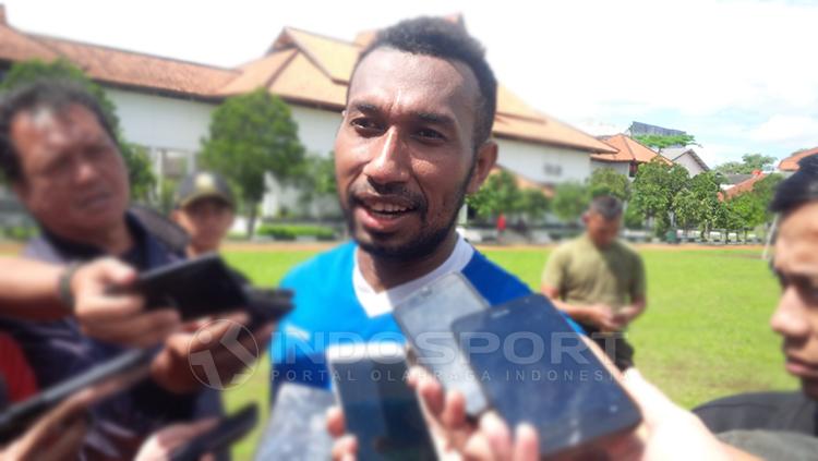 Patrich Wanggai berlatih dengan Persib di Lapangan Sesko AD, Kota Bandung.