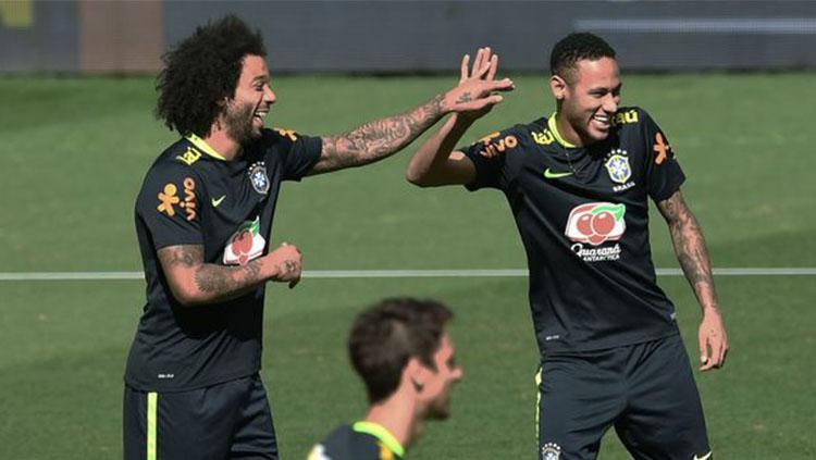 Neymar dan Marcelo saat membela Timnas Brasil Copyright: Mirror