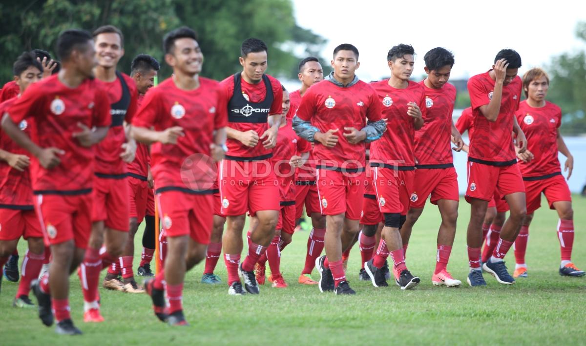 Hampir semua pemain senior yang dipertahankan hadir dalam latihan. Hanya Bambang Pamungkas yang belum hadir. Copyright: Herry Ibrahim/INDOSPORT