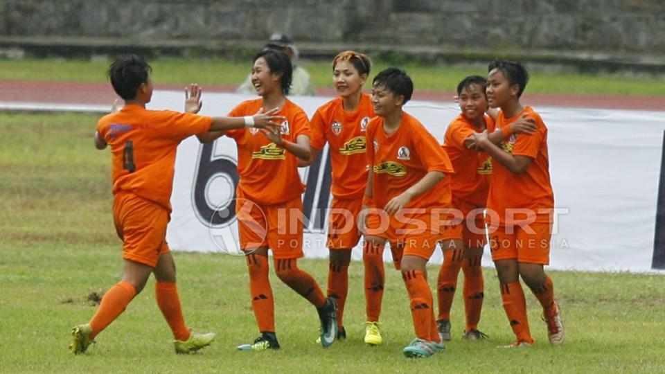 Selebrasi pemainPutri Kediri. Copyright: Zainal Hasan/INDOSPORT