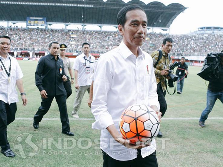 Presiden Jokowi membuka Piala Presiden 2017 Copyright: INDOSPORT